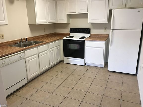 3rd image of 319 Manuel Dr APT D