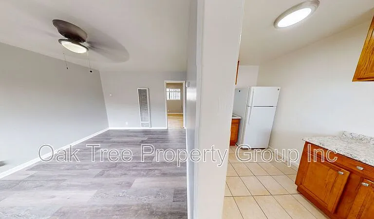 949 35th St #6 — Photo 1