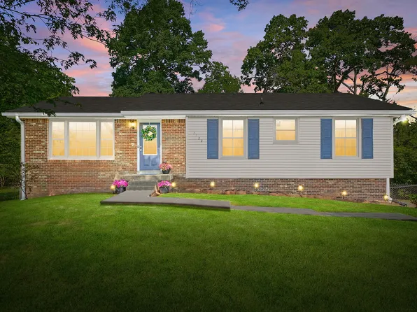 2222 Robin Dr, Clarksville, TN 37042
