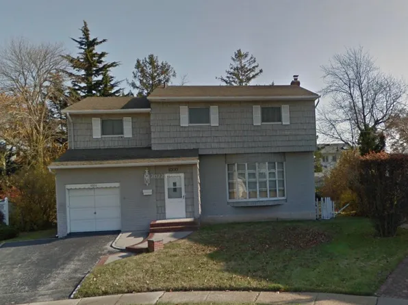 1000 Howard Ct, Baldwin, NY 11510