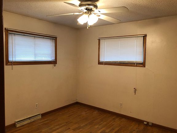 4th image of 302 W 32nd St
