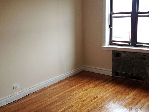 3rd image of 500 Saint Johns Pl APT 1L
