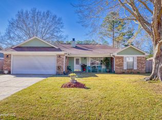 3205 N 8th St, Ocean Springs, MS 39564