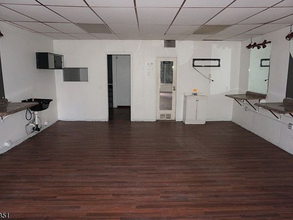 5th image of 275 Halsted St