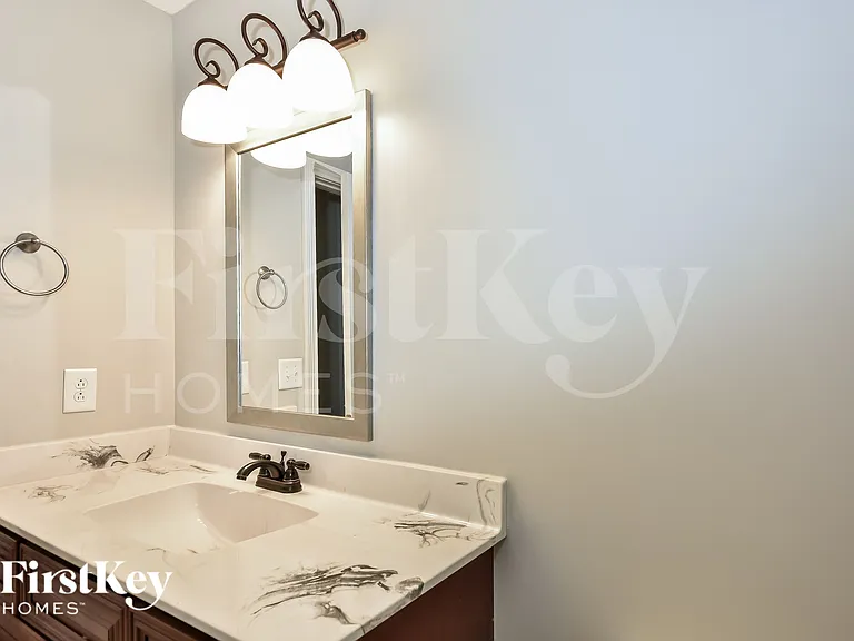 1045 Rushmore Rd — Photo 13