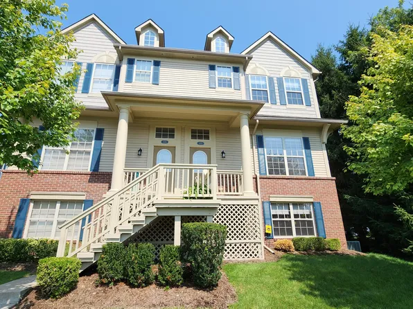 1574 Kessler Ave, Keego Harbor, MI 48320