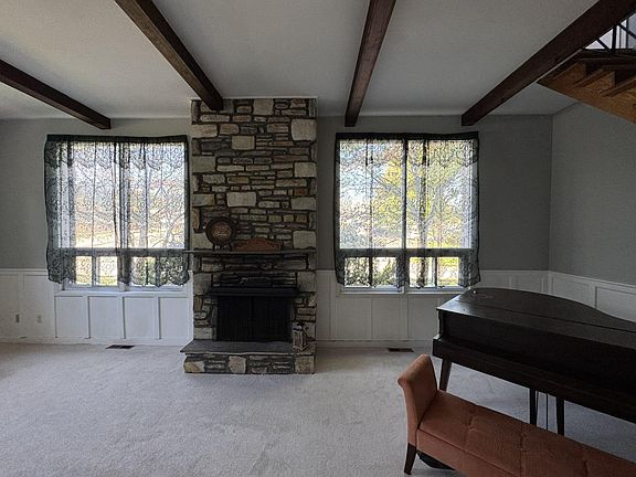 5th image of 609 Foster Rd