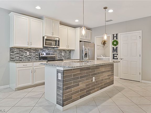 3rd image of 4390 Dutchess Park Rd