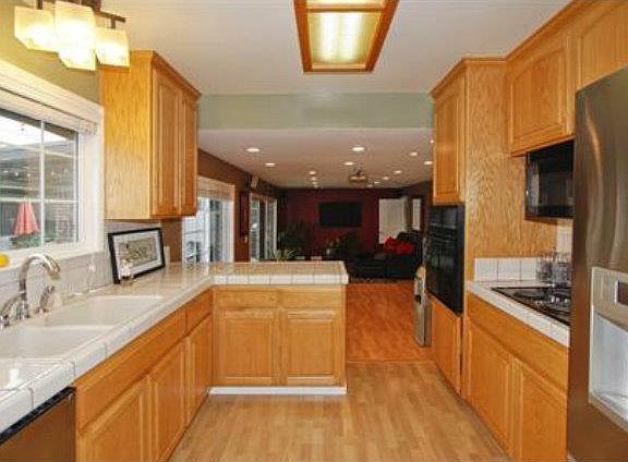 5th image of 4584 Sherbourne Dr