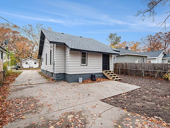 3rd image of 1626 Dyson St