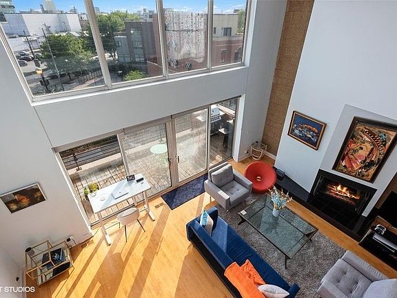 3rd image of 1705 N Clybourn Ave