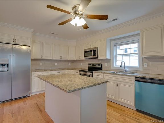 5th image of 446 Woodlawn Avenue Ext