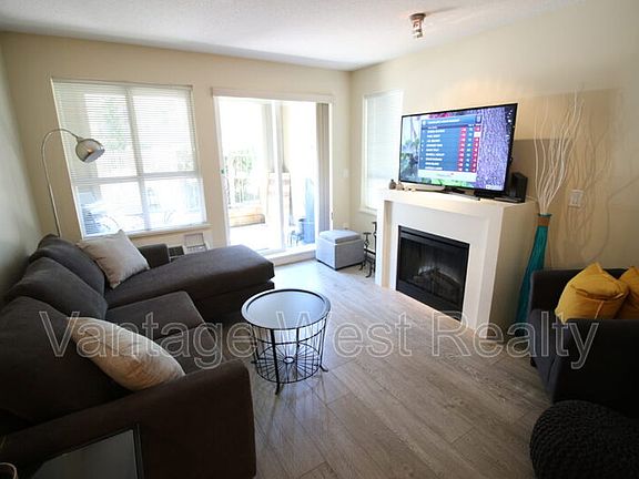 3rd image of 1089 Sunset Dr #117