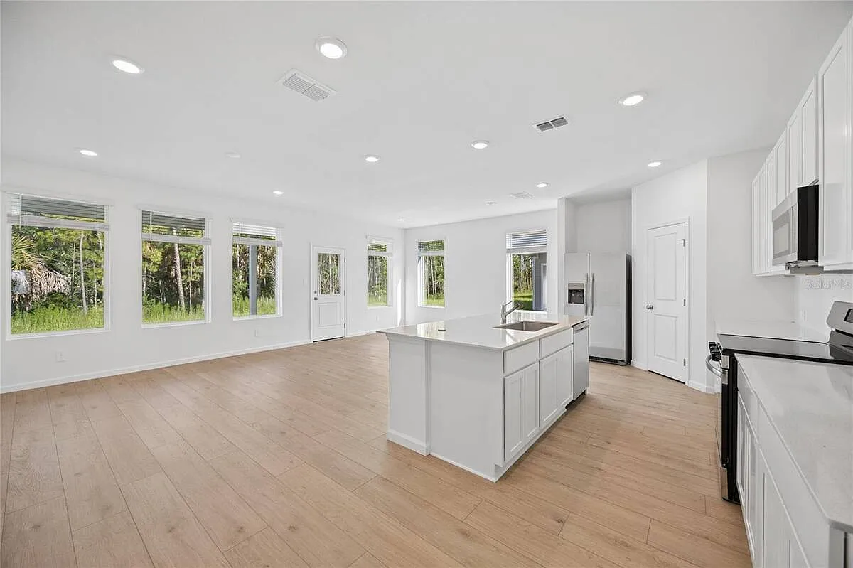 3 bed, 2.0 bath, 1882 sqft, $2,350 — Photo 3