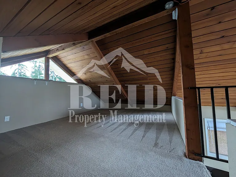 671 Creekside Dr — Photo 13