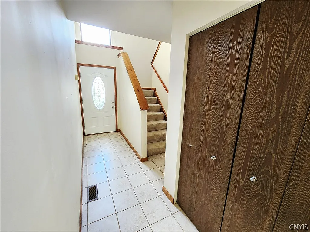 2 bed, 1.5 bath, 1388 sqft, $2,000 — Photo 4