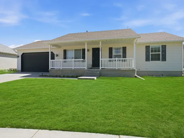 2144 E Easter Dr, Eagle Mountain, UT 84005