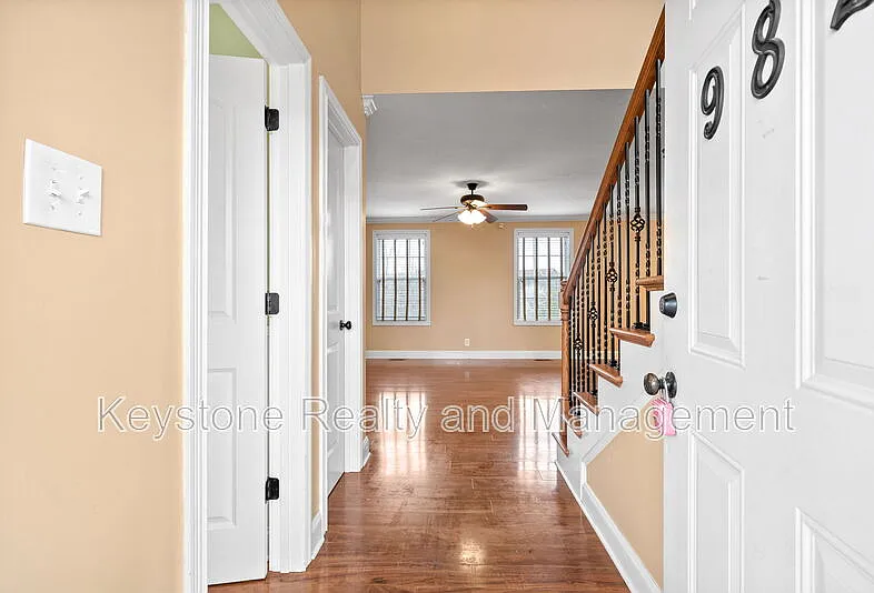 3 bed, 2.5 bath, 1571 sqft, $1,650 — Photo 2