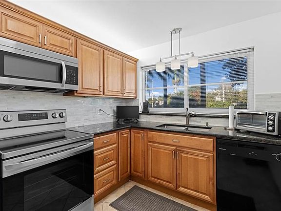 4th image of 2000 S Federal Hwy APT 205