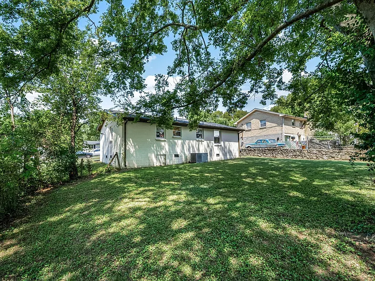 205 Cedar Dr — Photo 29
