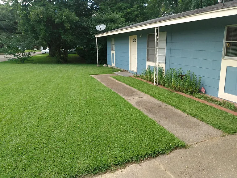 204 Clintview St — Photo 2
