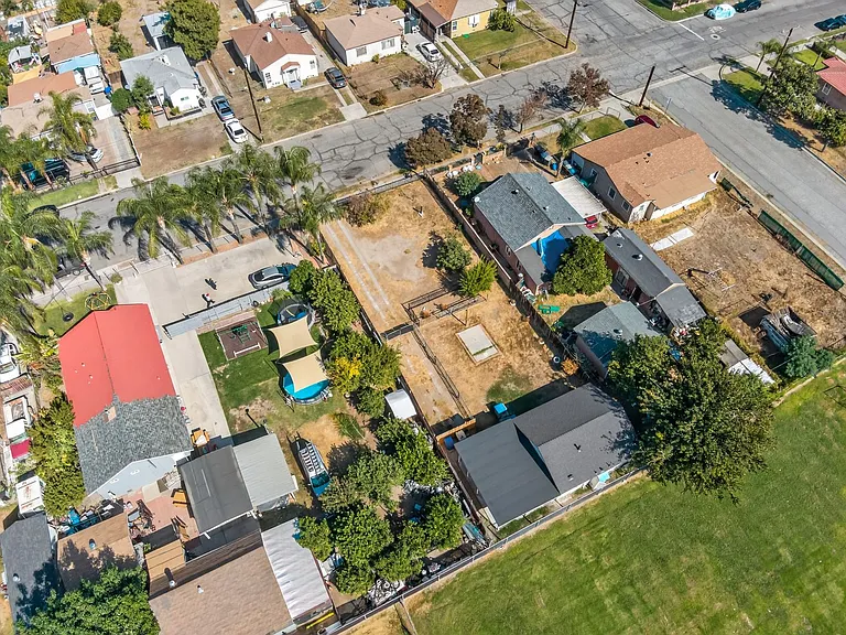1023 W Congress St — Photo 19
