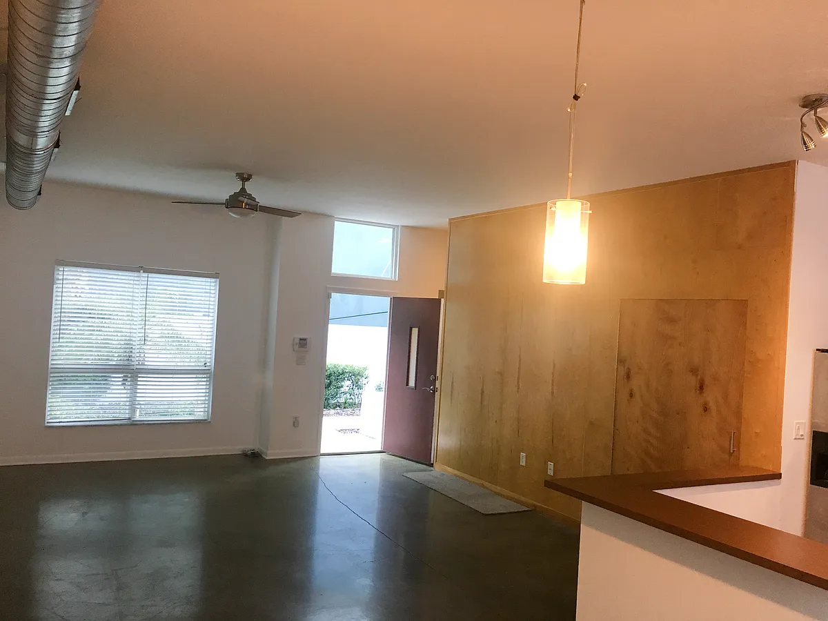 Building Photo - 829 3rd Ave N