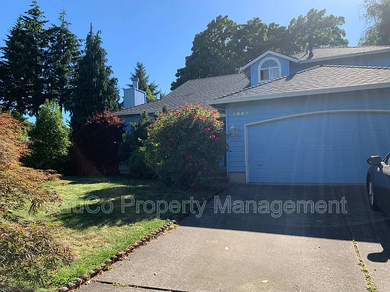 1587 NE 57th Ave — Photo 2