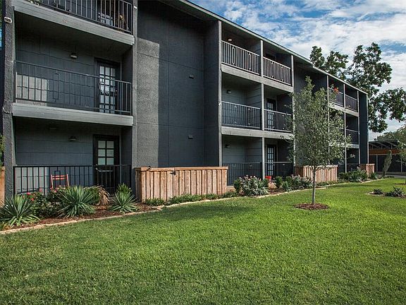 2nd image of 2734 Throckmorton St #102