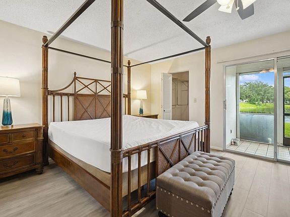5th image of 4301 Martinique Circle #E1