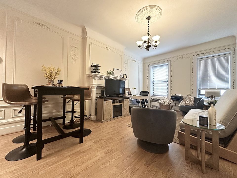 1st image of 320 W 106th St APT 4F