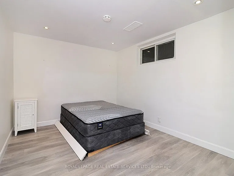 222 Alscot Cres — Photo 30