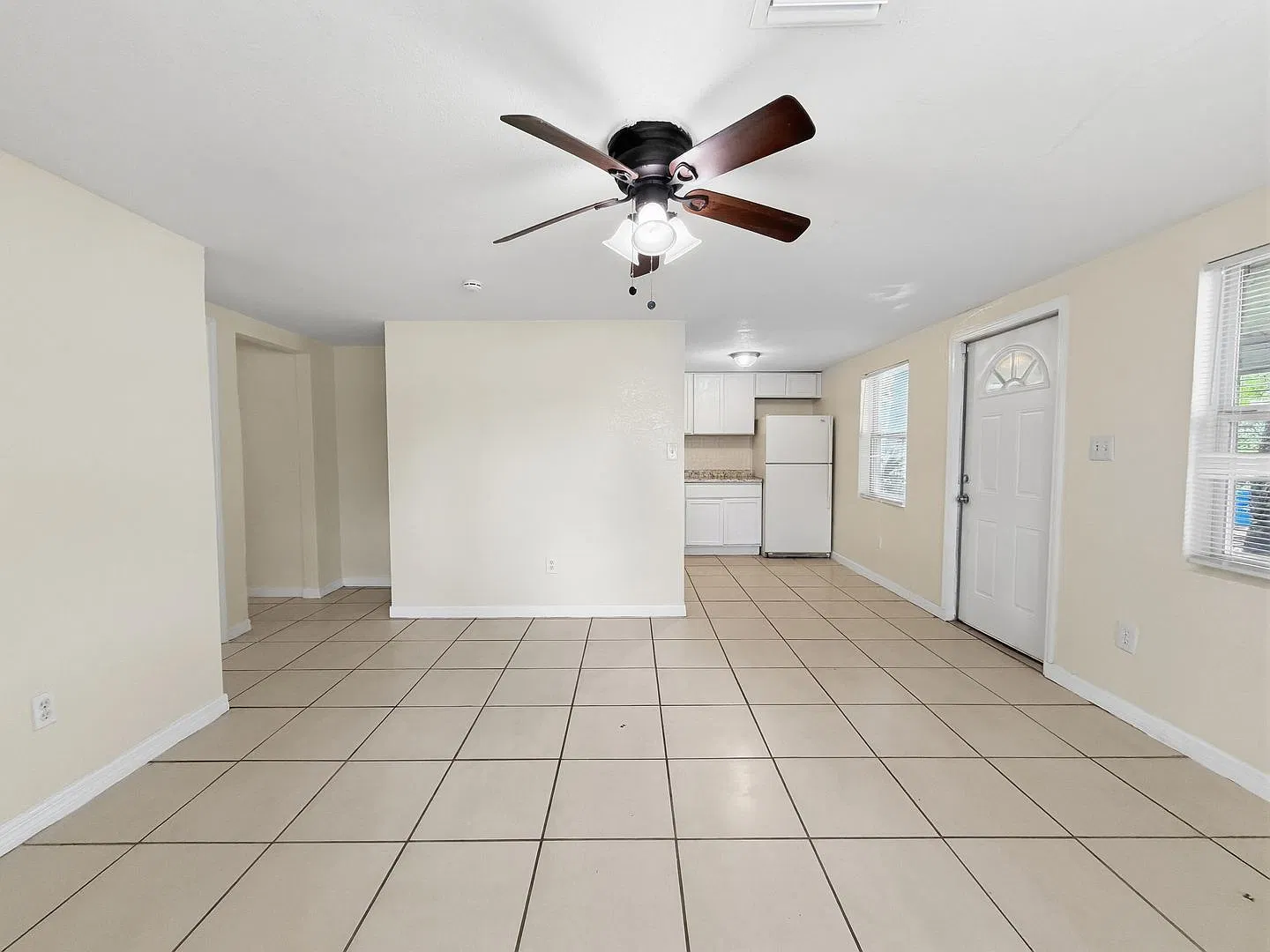 Charming Tampa Home with Spacious Yard! 5beds | 2baths — Photo 4