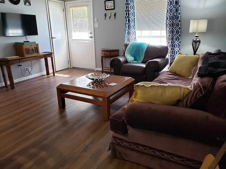2312 Smuts Dr — Photo 8