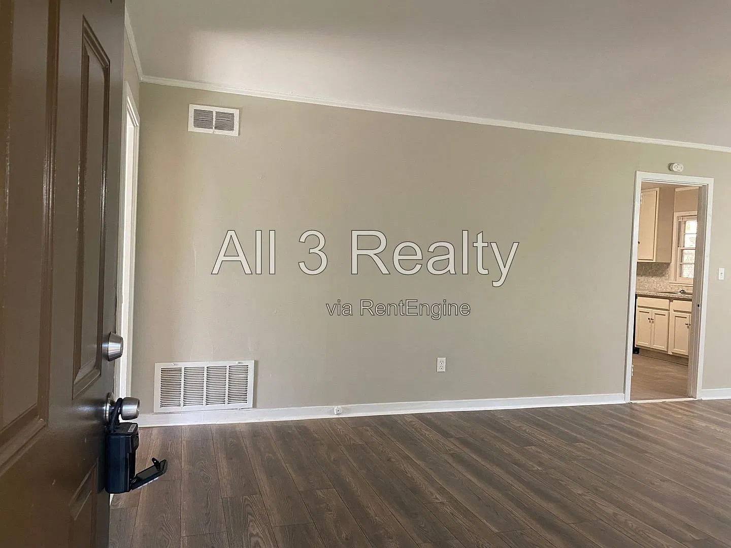 3 bed, 1.0 bath, 1025 sqft, $1,095 — Photo 4