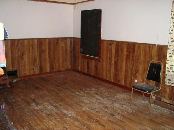 2nd image of 502 N Walnut St