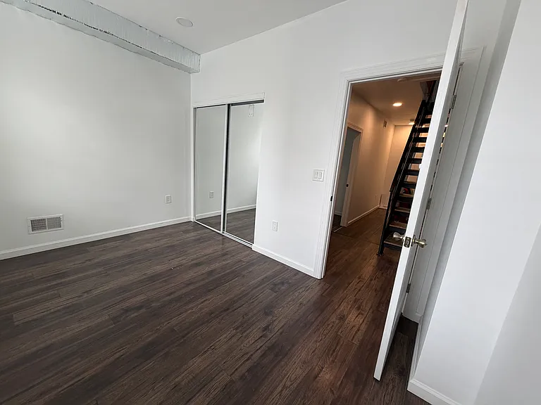 2032 E Huntingdon St — Photo 12