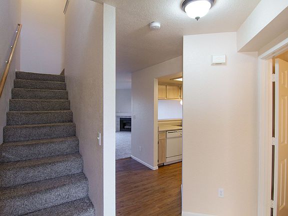3rd image of 1046 Burton Dr APT D
