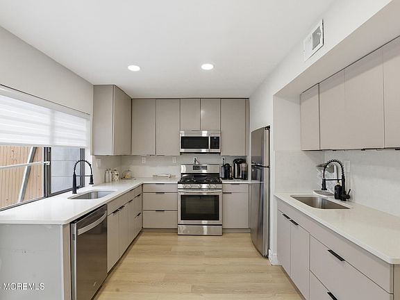 4th image of 136 Williamsburg Lane