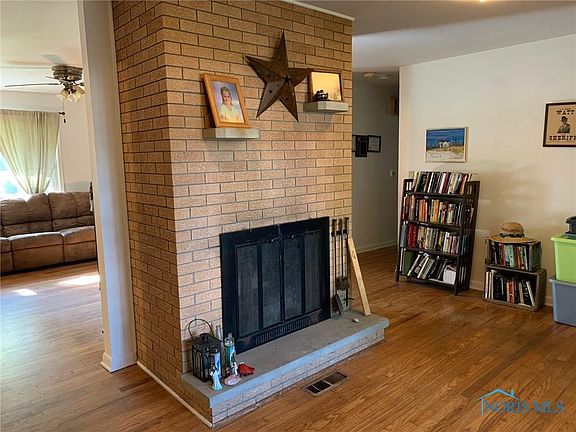 2nd image of 1001 Woodside Dr