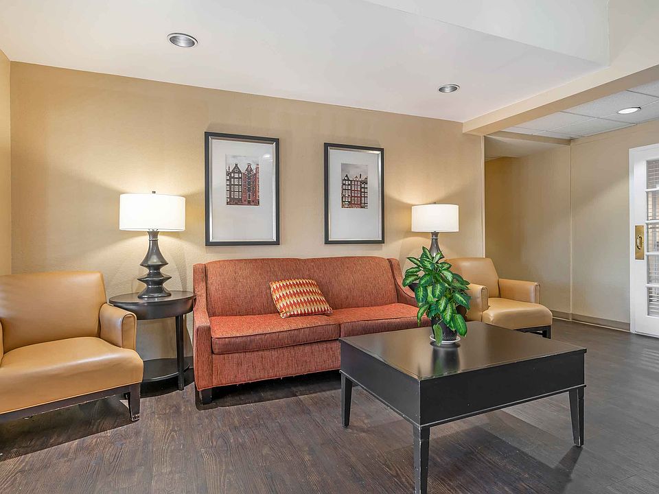 Lobby and Guest Check-in