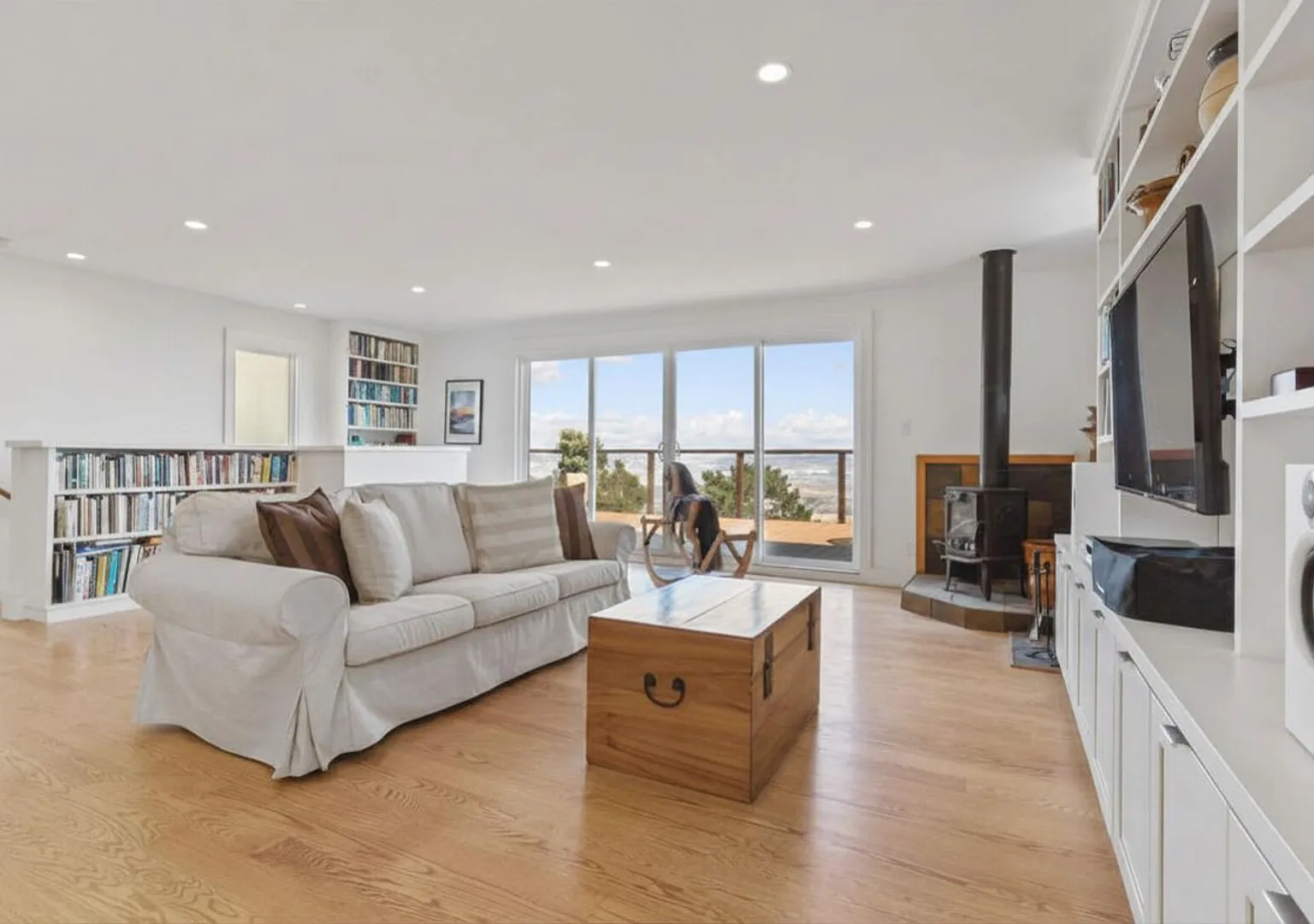 Stunning Views by the Bay 2BR — Photo 1