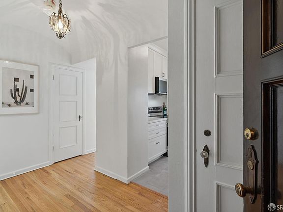 3rd image of 1101 Green St #1103