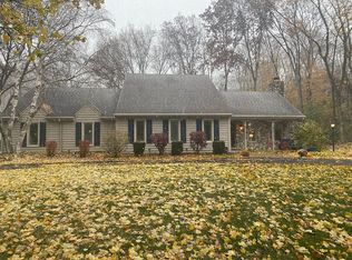 910 Tanglewood Dr, Brookfield, WI 53005