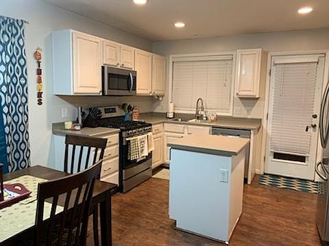 2nd image of 1393 Durocher Ln