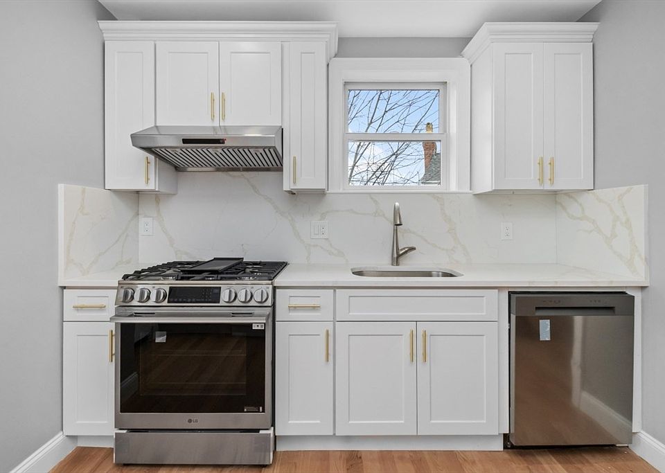 1st image of 66 Stanley St #3