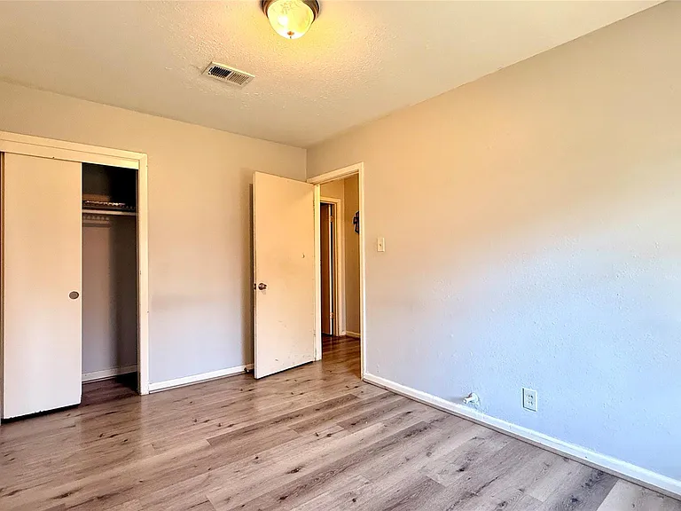10502 Ambursen St — Photo 16