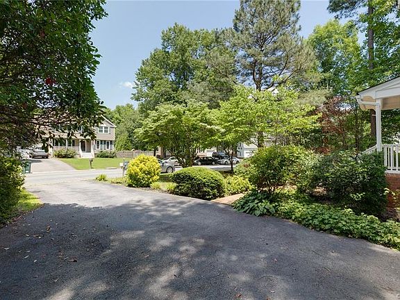 3rd image of 4722 Rollingwood Ln