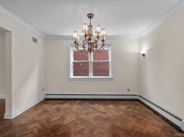 1184 Rhinelander Ave, Bronx, NY 10461