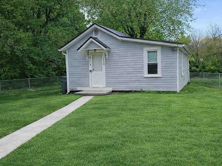 1710 Amos St — Photo 1